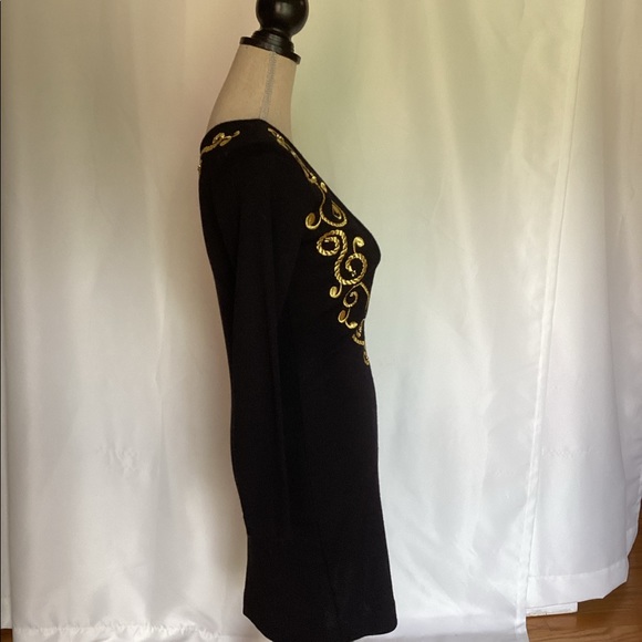 Low cut black and gold dress - Picture 9 of 10